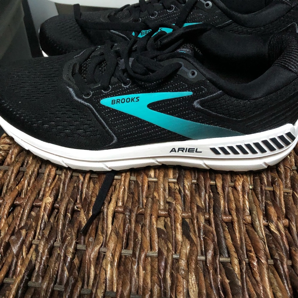 Brooks Black and Teal Athletic Sneakers